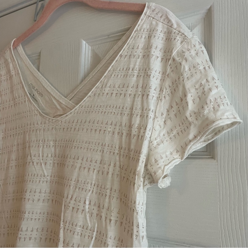 Maurices Cream and Rose Gold Short Sleeve V-Neck Fitted Top Size Medium - Picture 7 of 15